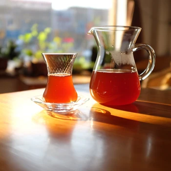 Turkijos tradicinis skaidrumo stiklo juodosios arbatos puodelis ledo lašas Turkija kavos puodelio patiekalas nustatyti vandens gėrimas taurė