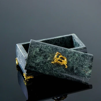 Cilindro formos dėžutė su driežas ir kojos